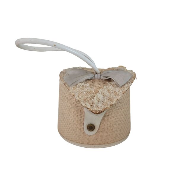 Vintage Heart-Shaped Woven Beige Purse With Handle & Bow Accent - Picture 3 of 11